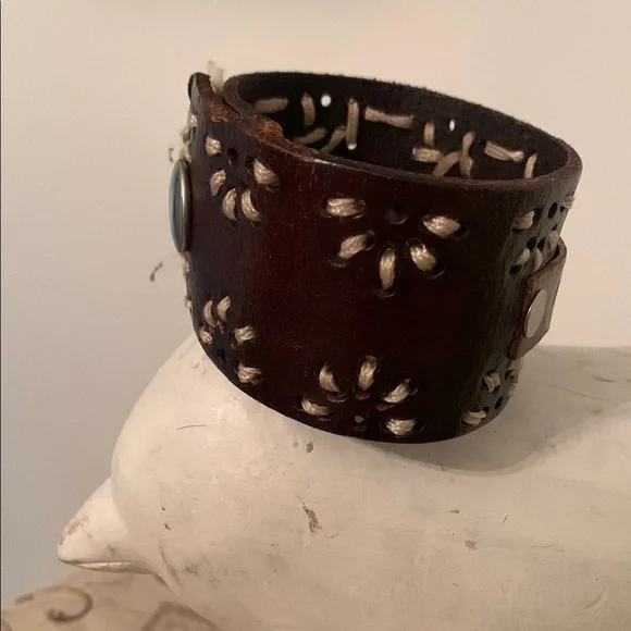 Handcrafted Leather Cuff Bracelet with Intricate Cutout Design (Brown) - Picture 3 of 7
